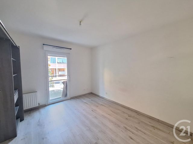 Appartement &agrave; louer - 3 pi&egrave;ces - 65 m2 - St Priest - 69 - RHONE-ALPES