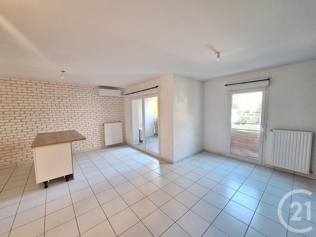Appartement &agrave; louer - 3 pi&egrave;ces - 65 m2 - St Priest - 69 - RHONE-ALPES