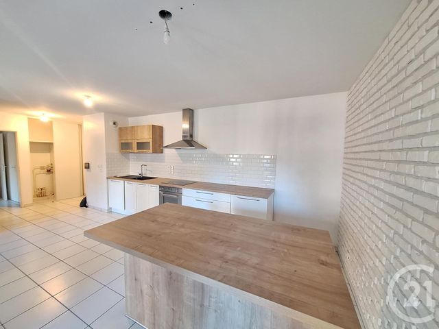 Appartement &agrave; louer - 3 pi&egrave;ces - 65 m2 - St Priest - 69 - RHONE-ALPES