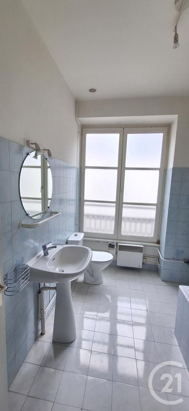 Afficher la photo en grand Appartement à louer - 2 pièces - 74,50 m2 - Lyon - 69002 - RHONE-ALPES