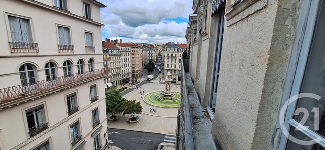 Afficher la photo en grand Appartement à louer - 2 pièces - 74,50 m2 - Lyon - 69002 - RHONE-ALPES