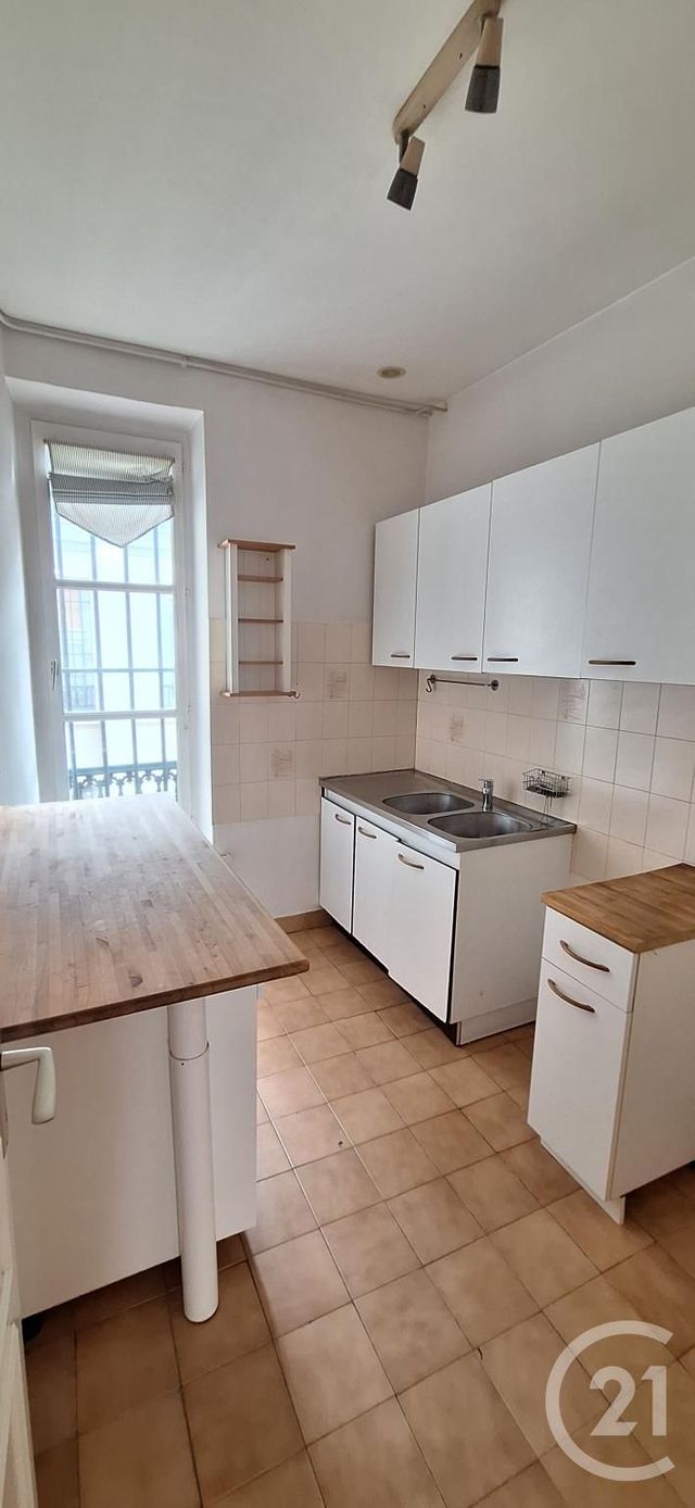 Afficher la photo en grand Appartement à louer - 2 pièces - 74,50 m2 - Lyon - 69002 - RHONE-ALPES